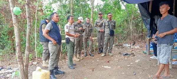 Satpol PP Bateng Razia Tambang Timah Ilegal Dekat Jalan Raya Desa Beluluk