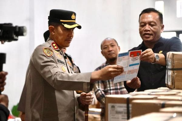 AKBP Eko Bagus Mendadak Datangi Gudang KPU Jombang, Pastikan Logistik Pilkada 2024 Aman