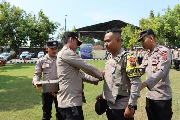 Distribusi Rompi dan Senter untuk Bhabinkamtibmas Polres Kendal Dukung Pengamanan Pilkada 2024