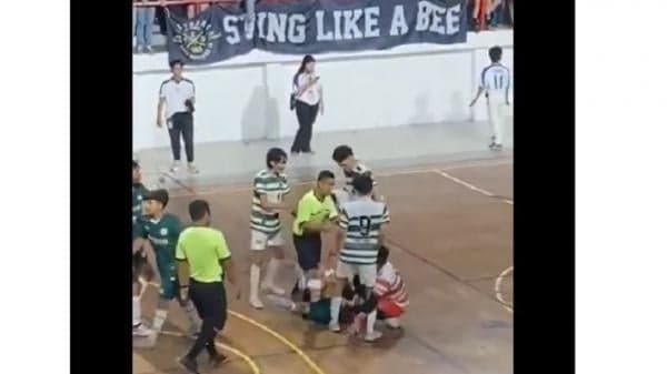 Viral Aksi Brutal Kiper Futsal UNS Tendang Leher Pemain Lawan hingga Dilarikan ke Rumah Sakit