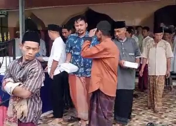 Warga Antusias Sambut 'Jumat Berkah' HUT Ke-73 Divisi Humas Polri