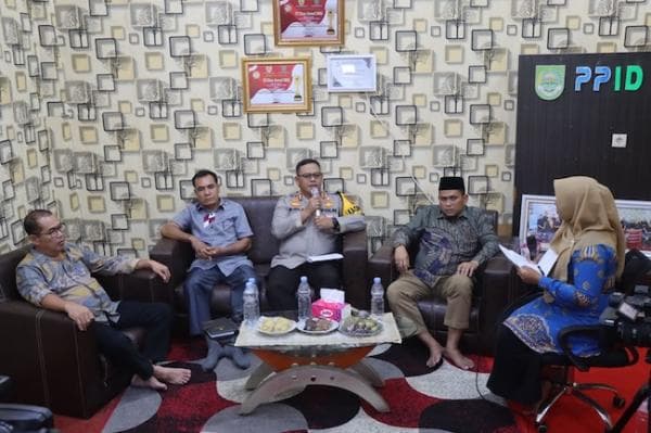 Live Talk Show, Kapolres Rokan Hulu Bahas Hoax dan Black Campaign