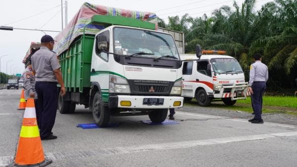 Operasi ODOL di Tol Medan Binjai, Petugas Gabungan Jaring Belasan Kendaraan