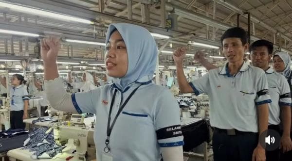 Puluhan Ribu Karyawan Sritex Kompak Pakai Pita Hitam di Lengan: Selamatkan Sritex!