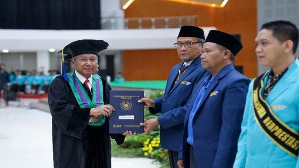 Hari Jadi UMS ke-66, Rektor Beri Apresiasi untuk Dosen dan Mahasiswa Berprestasi