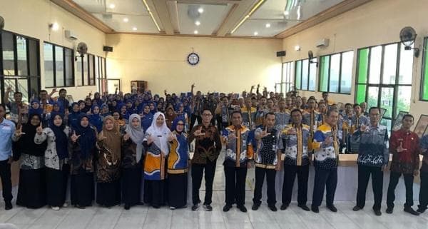 SMKN 1 Tuban Gelar Talkshow Literasi Usung Tema Magic Entrance To Open The Sparkling Experience