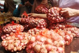 Duh! Harga Beras hingga Bawang Merah Naik di Hari Pertama Prabowo Menjabat