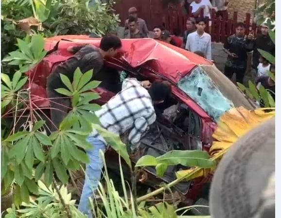 Minibus Ringsek Tertabrak Kereta Api di Dekat Kampus Unila, 2 Luka-Luka