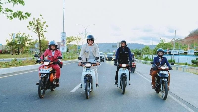 Raffi Ahmad dan Ariel Noah Touring Pakai Motor Bebek Jadul Saksi Perjuangan Hidup Sebelum Sukses