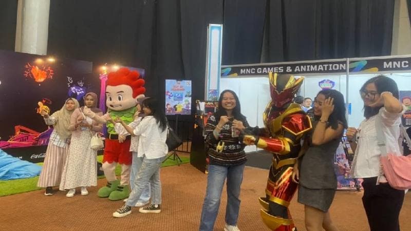 Hari Terakhir WCG 2024 Festival, Kiko dan Bima di Booth MNC Games & Animation Jadi Primadona! 