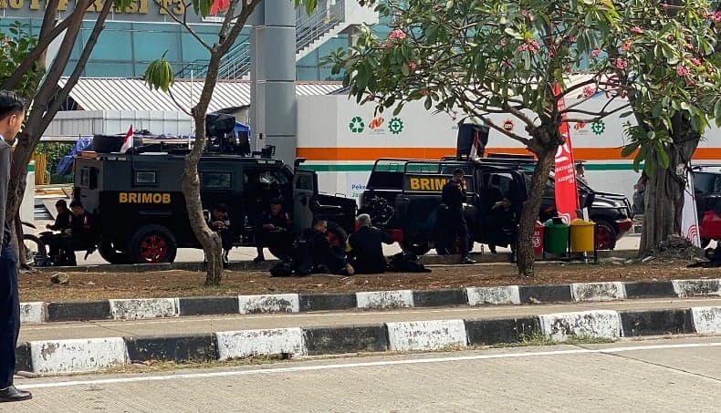 Rantis Brimob Disiagakan jelang Kedatangan Paus Fransiskus di Bandara Soetta