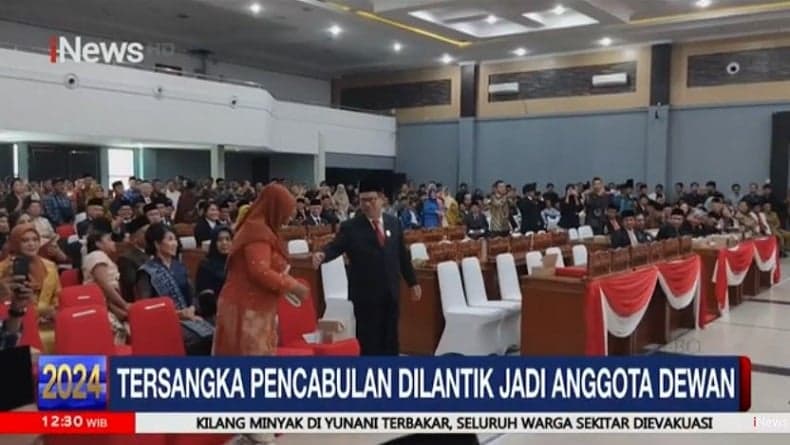 Momen Tersangka Pencabulan Anak Dilantik Jadi Anggota DPRD Kota Singkawang