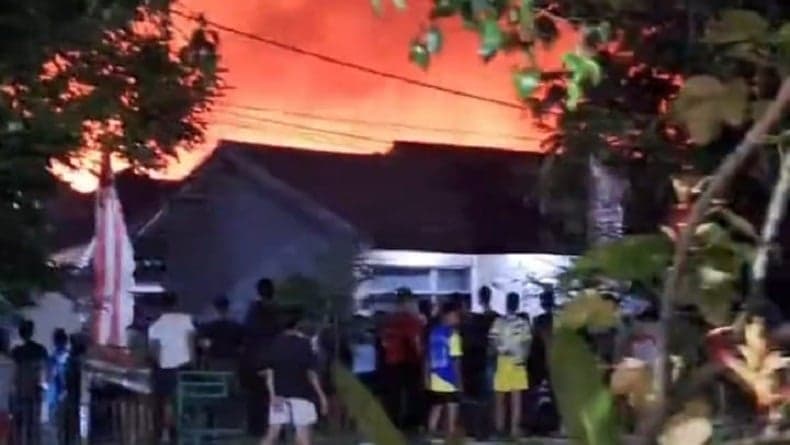 Kebakaran Hebat Landa Gudang Perkantoran di Bekasi, Dekat Kompleks Warga