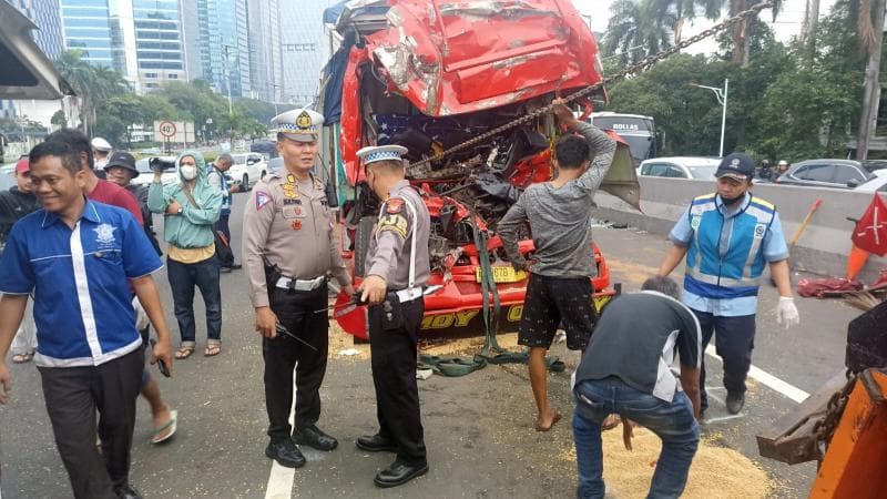 Kecelakaan Maut di Tol Dalam Kota: Truk Tak Kuat Nanjak, Satu Orang Tewas