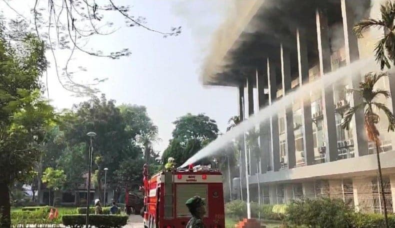 Gedung Bakamla Terbakar, Damkar Kerahkan 19 Mobil Pemadam dan 95 Personel