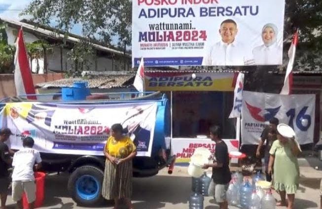 Perindo dan Paslon Mulia Bagikan Air Bersih ke Warga Makassar