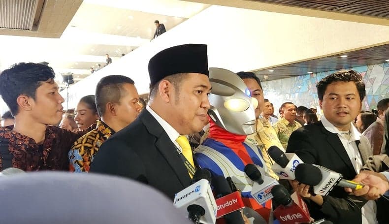 Ini Alasan Anggota DPR Jamaludin Malik Pakai Kostum Ultraman saat Pelantikan