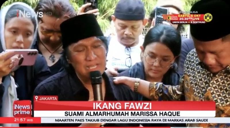 Isak Tangis Iringi Pemakaman Marissa Haque, Ikang Fawzi Tak Kuasa Menahan Air Mata