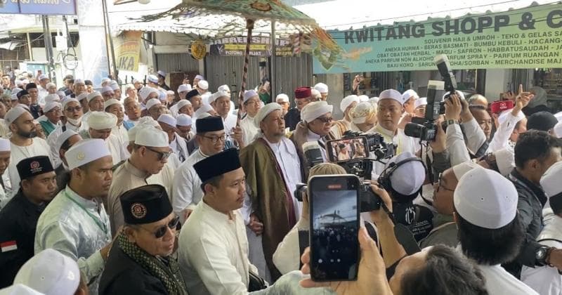 Ridwan Kamil Silaturahmi ke Habib Ali Kwitang, Disambut Meriah Jemaah