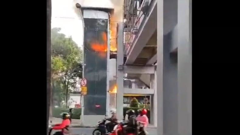 Lift JPO di Jalan Pemuda Surabaya Terbakar, Diduga akibat Korsleting Listrik