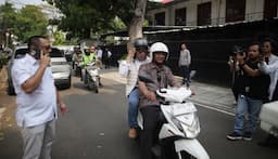 Panas-Panasan, Ridwan Kamil Naik Ojek Online Hadiri Peresmian Kantor DPD Gerindra Jakarta