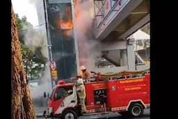 Diduga Korsleting Listrik, Lift JPO Jalan Pemuda Surabaya Terbakar