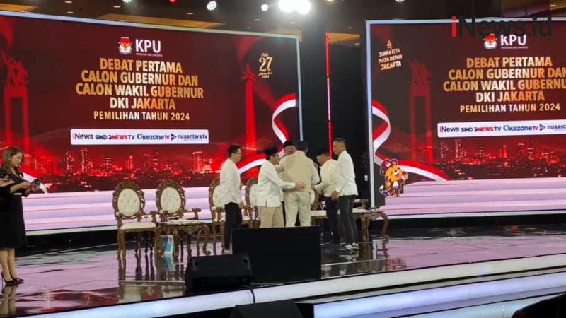 Momen 3 Paslon Pilgub Jakarta Saling Bersalaman usai Debat Perdana Selesai