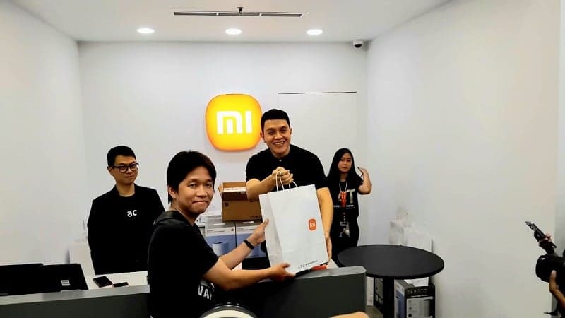 Ratusan Pengunjung Padati First Sale Xiaomi 14T Series bersama Tulus, Ada Promo Khusus!