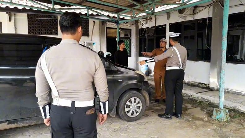 Menegangkan, Mobil Dinas Pemkab Pandeglang Kabur Saat Terjaring Razia