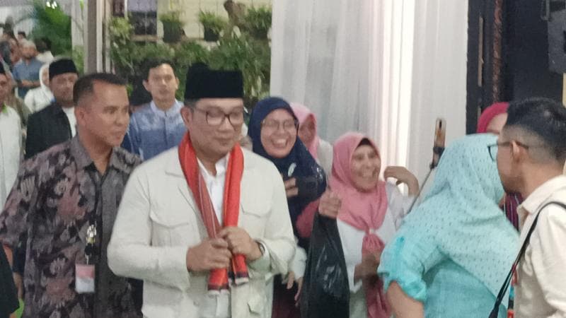 Ridwan Kamil Tak Terlena Hasil Survei, akan Fokus Kerja dan  Sapa Warga