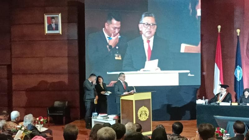 Hasto Kristiyanto Ungkap The Triangle of Authoritarian dalam Disertasi