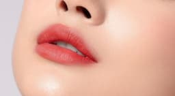 Lipstik atau Lip Cream? Cari Tahu Bedanya Yuk!