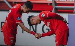 Mees Hilgers Cetak Gol, FC Twente Bantai Heracles 5-0 di Liga Belanda