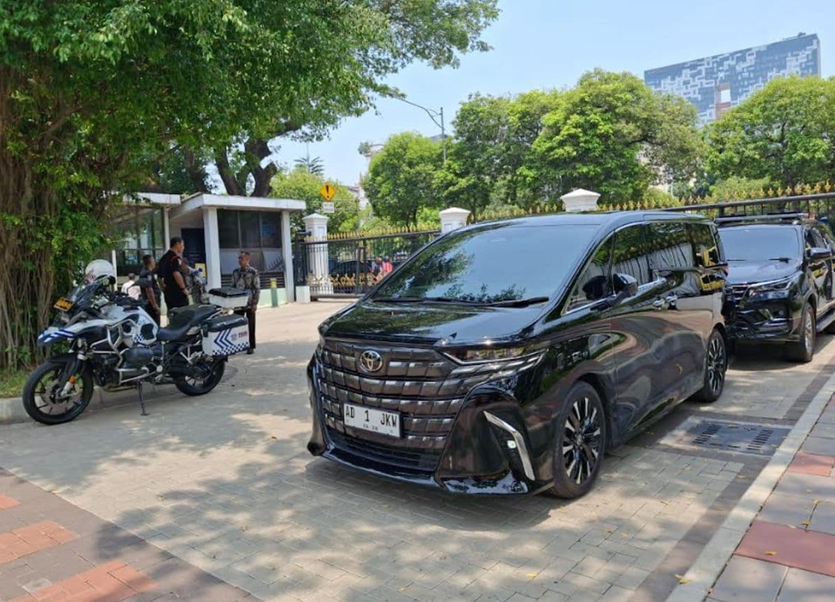 Istana Siapkan Mobil Pensiun Jokowi Jenis Alphard AD 1 JKW, Begini Penampakannya