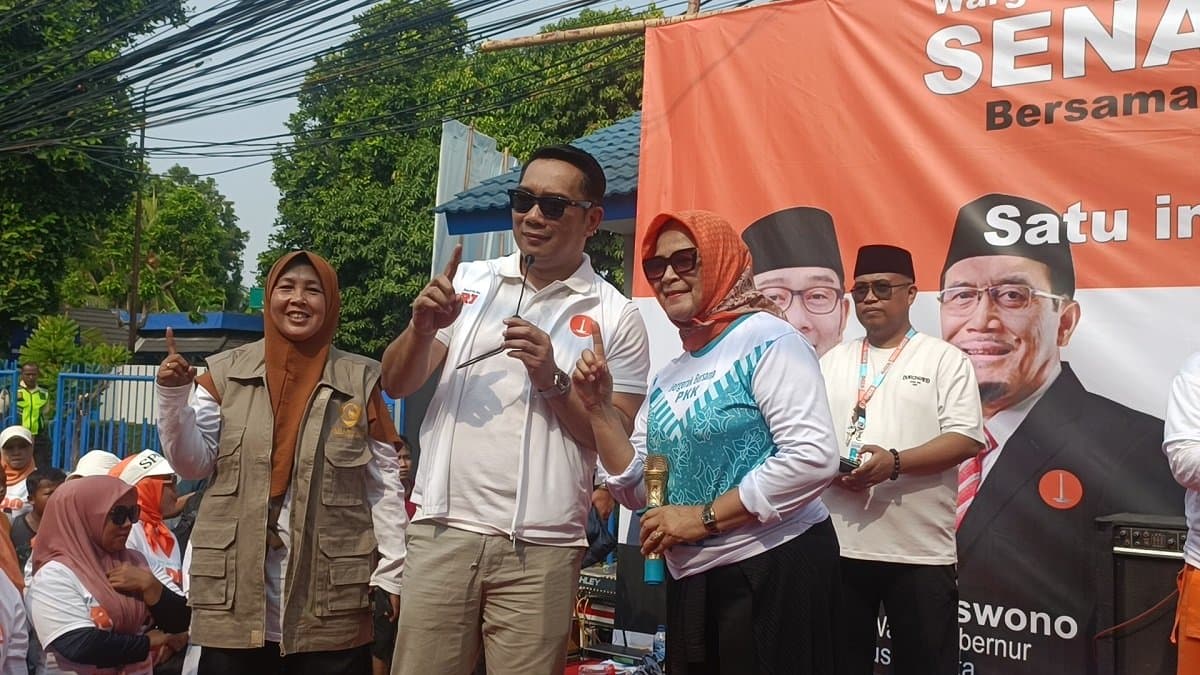 Blusukan ke Cempaka Baru Kemayoran, Ridwan Kamil Diserbu Ibu-Ibu&nbsp;