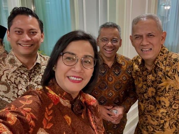 Foto Bareng 3 Wamenkeu di Kabinet Merah Putih, Sri Mulyani: Kompak Bertugas Kelola Uang Negara