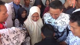 Tangis Guru SD Dituduh Aniaya Anak Oknum Polisi Pecah Usai Penahanannya Ditangguhkan