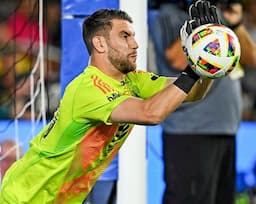 Bintang Timnas Indonesia Maarten Paes Masuk Nominasi Penyelamatan Terbaik di MLS 2024, Bersaing dengan Hugo Lloris!