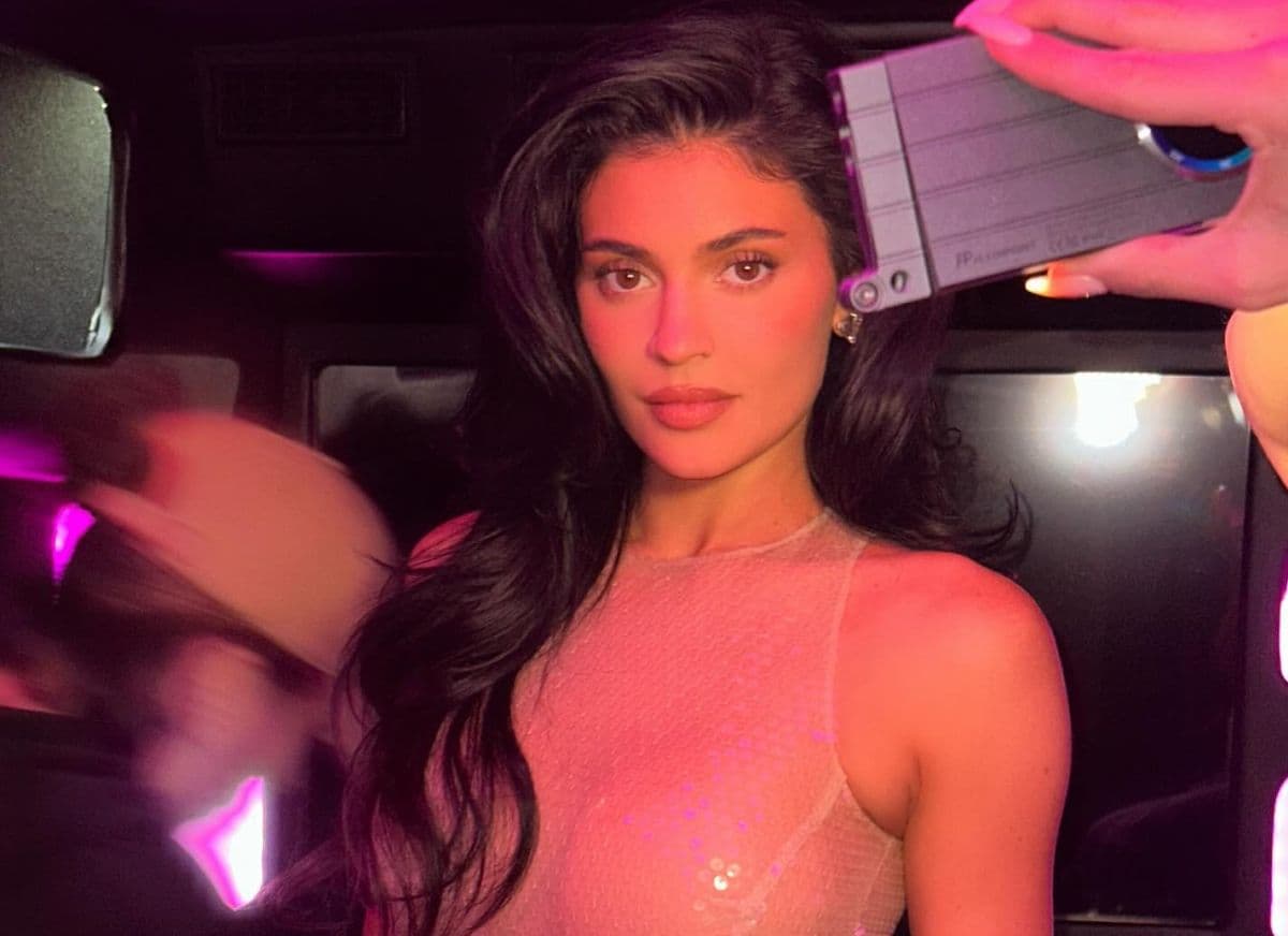 Potret Kylie Jenner Seksi dengan Dress Transparan di Red Carpet Academy Museum Gala 2024 