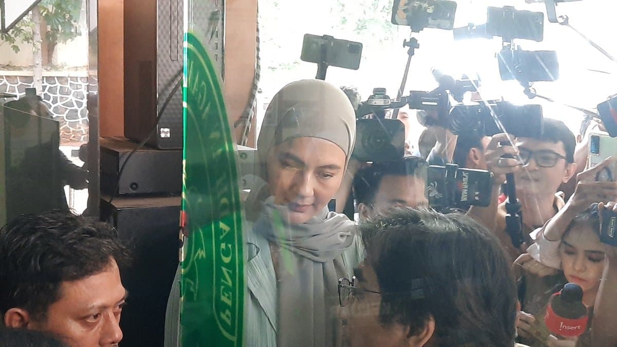 Bertemu di Ruang Sidang, Baim Wong dan Paula Verhoeven Enggan Tegur Sapa