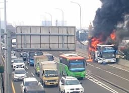 Bus yang Terbakar di Tol Wiyoto Wiyono Ternyata Berisikan 58 Anak TK