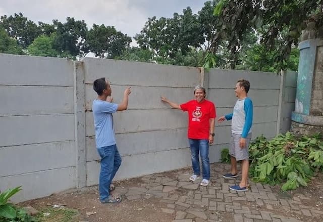 Tembok Beton Gang Besan Akhirnya Dibongkar, Warga Tangsel Sujud Syukur