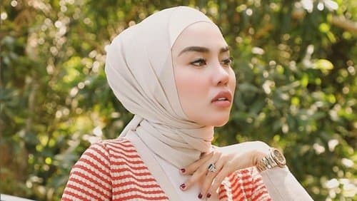 Medina Zein Resmi Bebas Bersyarat, Ingin Segera Ziarah ke Makam Ayahnya