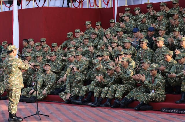 Penampakan Prabowo-Gibran dan Menteri Berseragam Loreng saat Pembekalan di Akmil Magelang