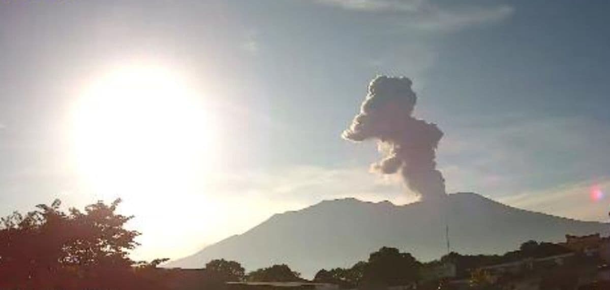 Gunung Marapi Erupsi Pagi Ini, Letusan 1.000 Meter di Atas Puncak