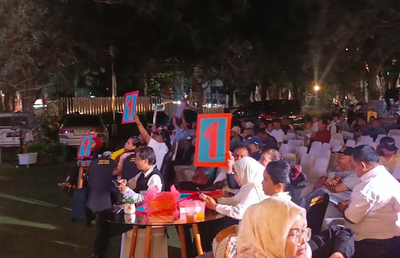 Kemeriahan Nobar Debat Kedua di Posko Pemenangan RIDO