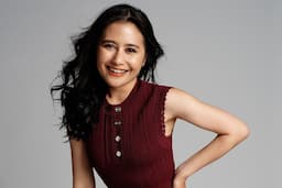 Momen Prilly Latuconsina Kondangan di Nikahan Fans, Jadi Kejutan Tak Terduga