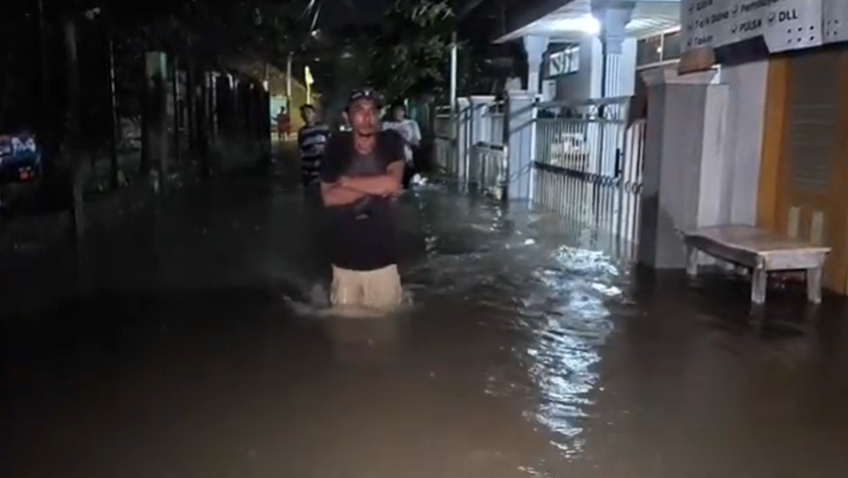Sungai Gamel Meluap, Ratusan Rumah di Cirebon Dilanda Banjir