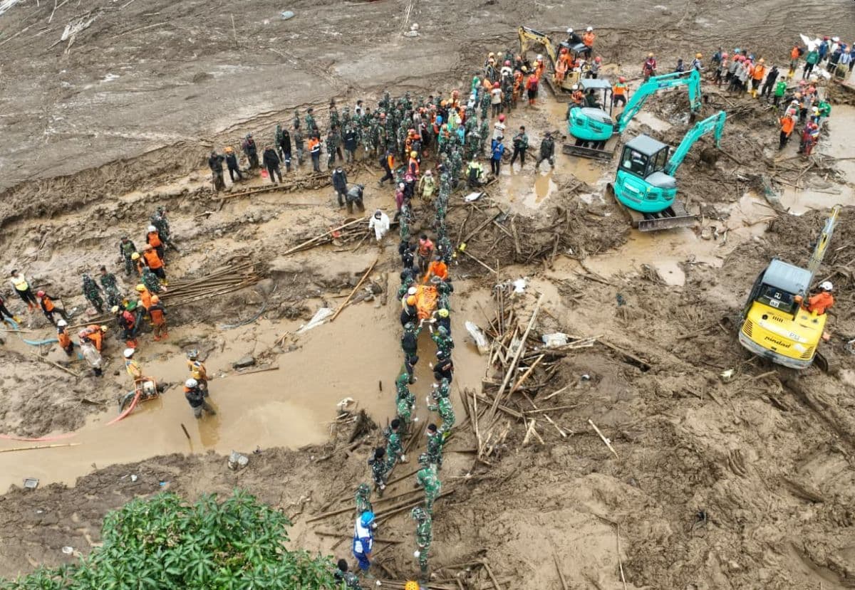 Longsor Bandung Barat, BNPB Sebut Masih Cari 6 Korban Termasuk Anggota TNI