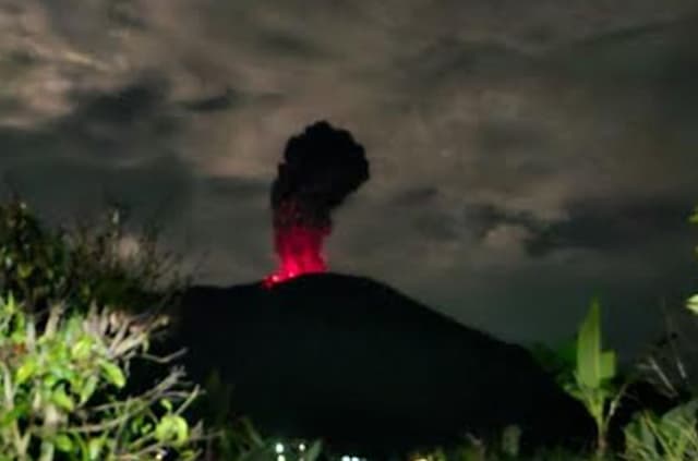 Gunung Marapi Meletus Dahsyat Malam Hari